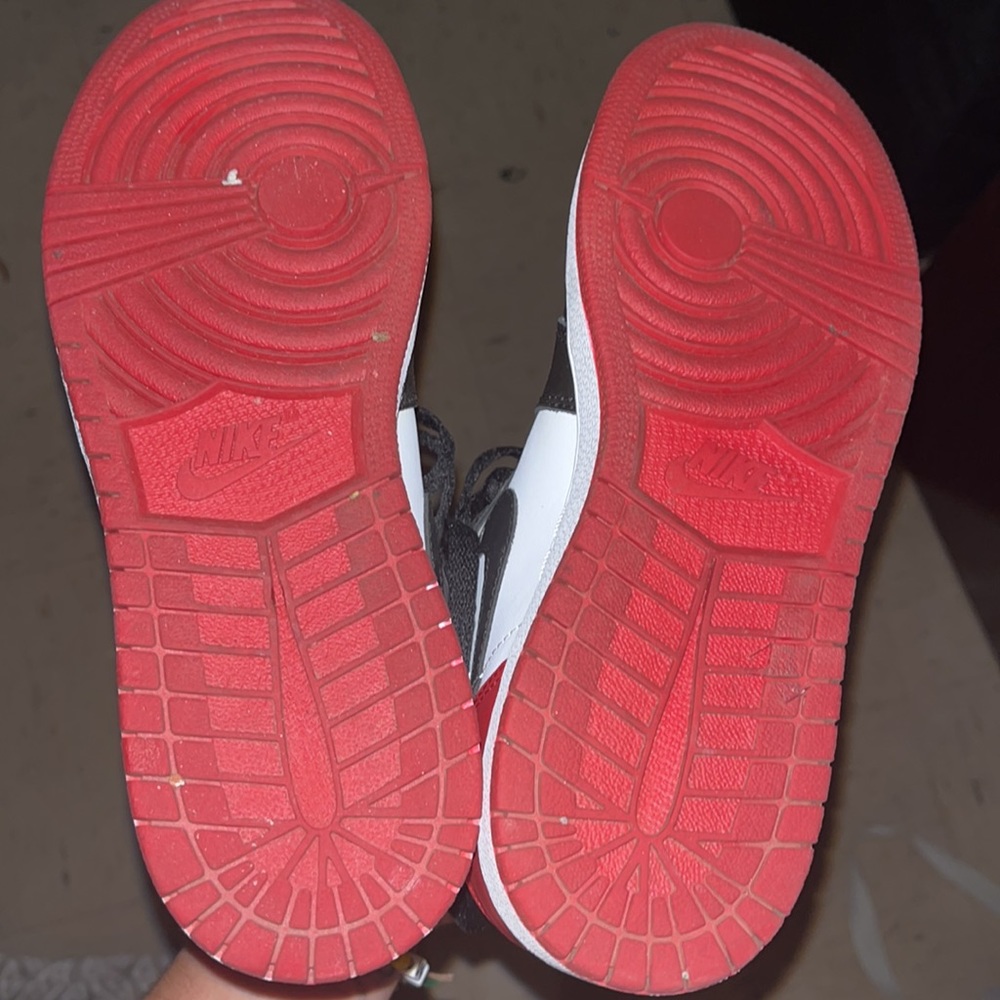 Air Jordan 1 Retro High - Kids size 5 - Red/black/white - Picture 4 of 6